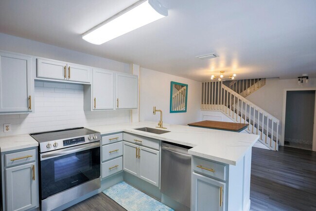 Building Photo - 10923 Chandler Dr