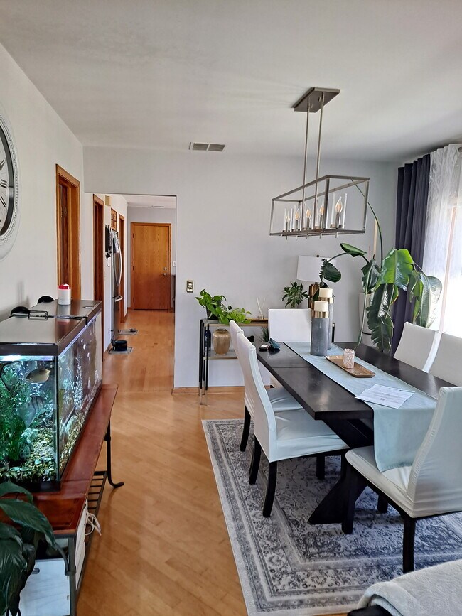 Foto del edificio - 6404 W Dakin St