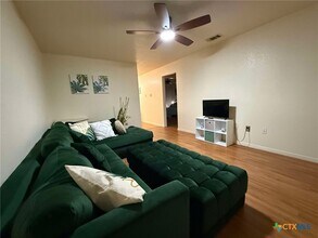 Building Photo - 1008 Circle M Dr