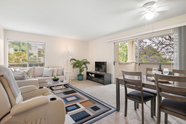 Foto del edificio - Experience Elegance: El Escorial Villa with Miramar Floor Plan!