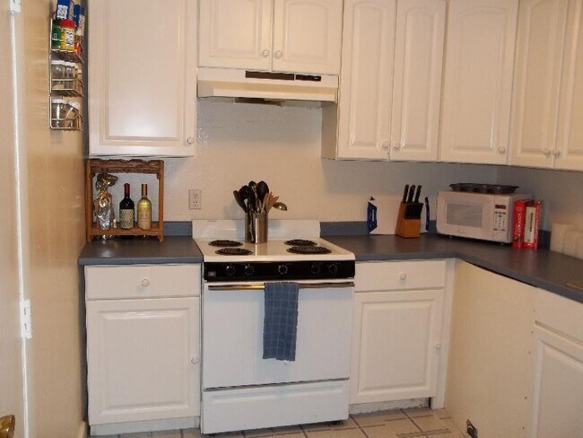 Building Photo - 36 Dighton St Building Photo - 36 Dighton St