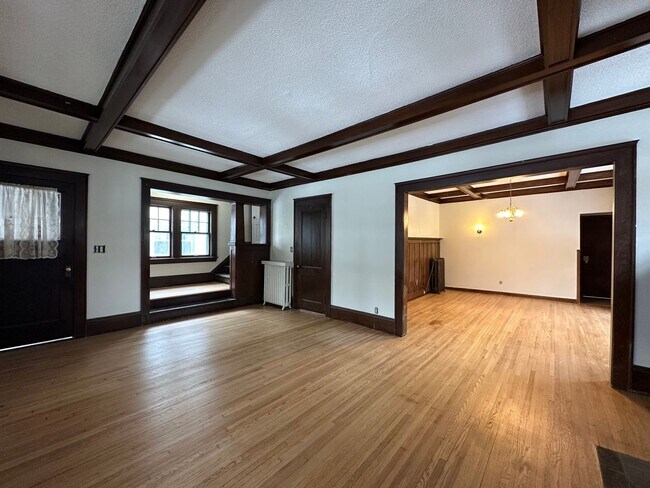 Foto del edificio - Gorgeous 6 Bedroom 1.5 Bathroom Home in St.Paul!