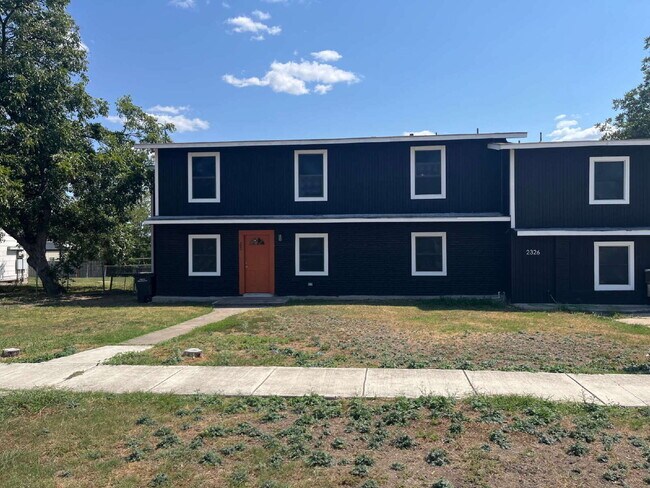 Building Photo - Two Bed/One Bath with Laundry Hook Ups