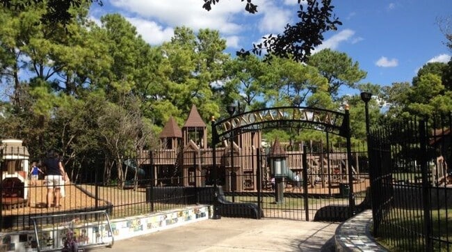 Building Photo - 525 Heights Blvd