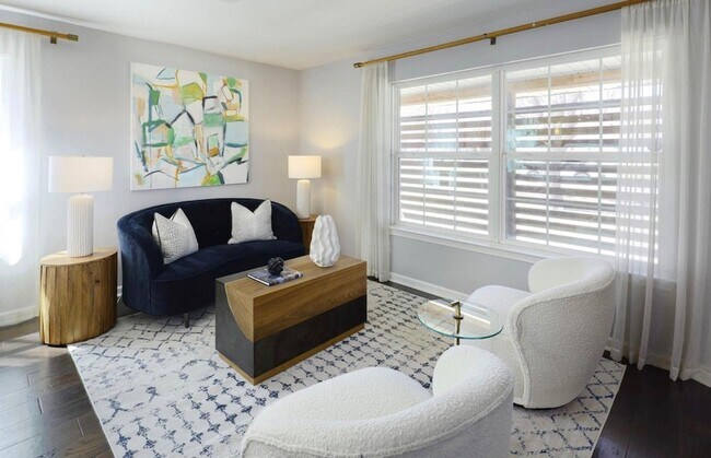 Foto del edificio - 10282 Vinemont St