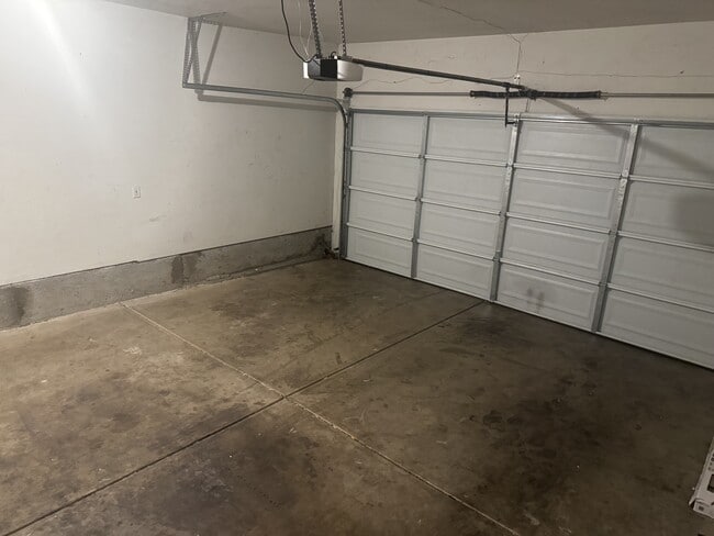 Building Photo - 1511 Hollyhock Dr