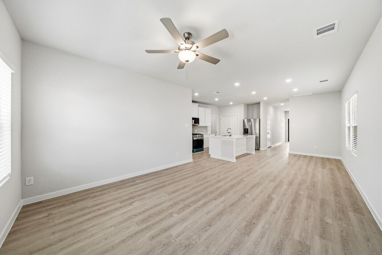 Building Photo - 7749 Bergamot Cir