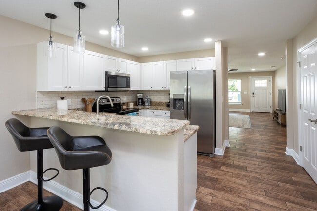 Building Photo - 1313 E Cayuga St