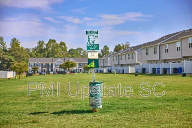 Building Photo - 111 Fernside Ct