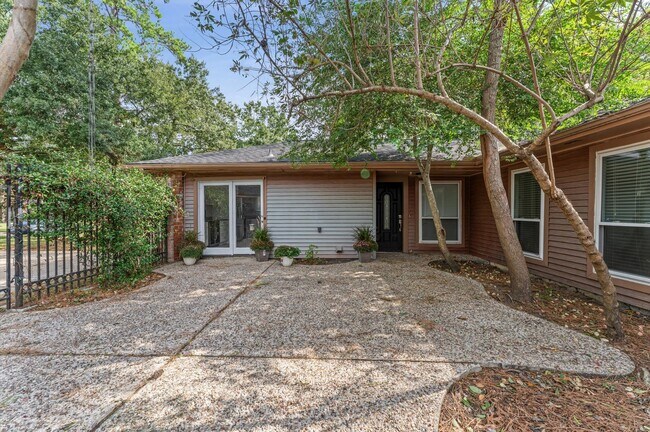 Foto del edificio - 12319 Campos Dr