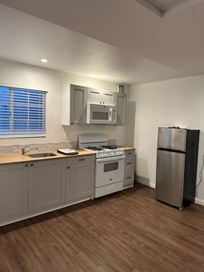 Building Photo - SOPHISTICATED ATTACHED STUDIO ADU!