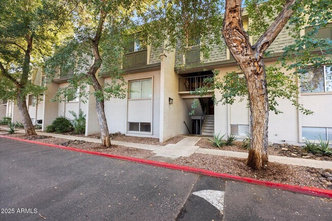 Foto del edificio - 1018 E Osborn Rd