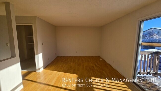 Photo du bâtiment - 3 Bedroom Unit With Assigned  Parking BONUS INCENTIVE