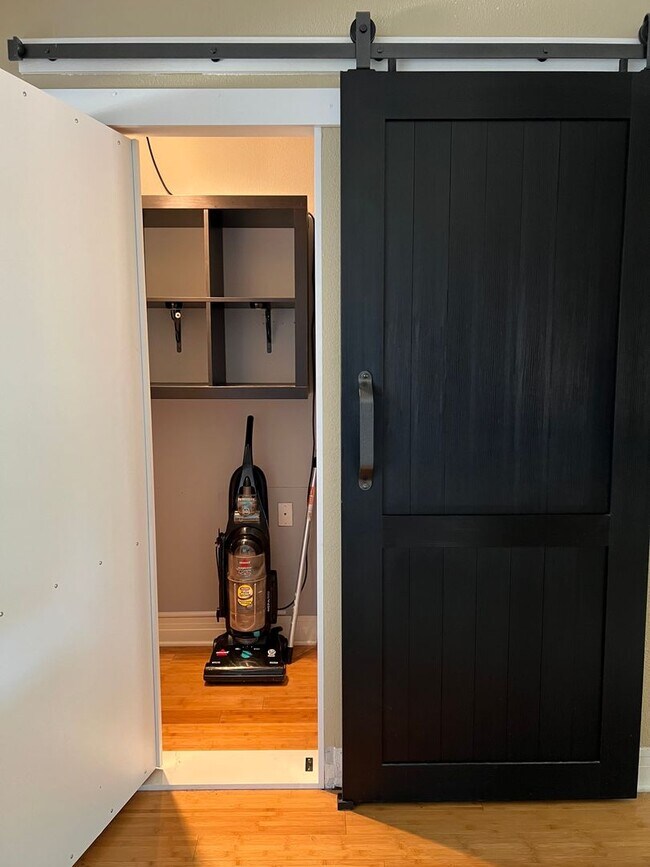 Foto del edificio - 4800 Osage Dr