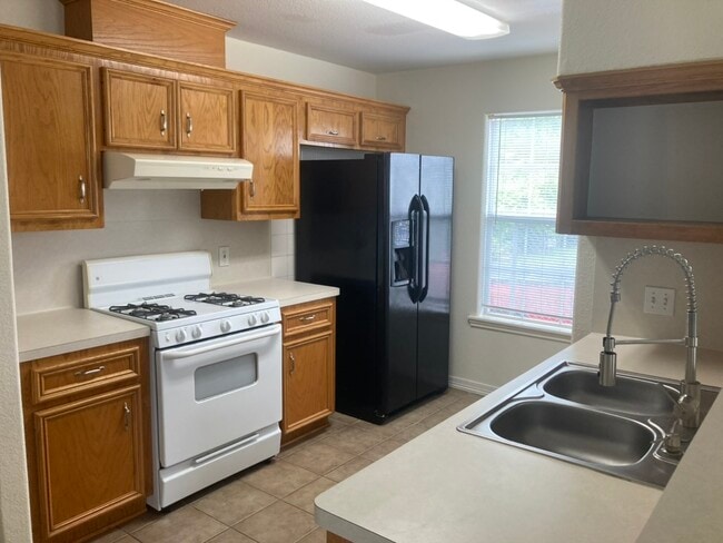 Building Photo - 628 Caperton St