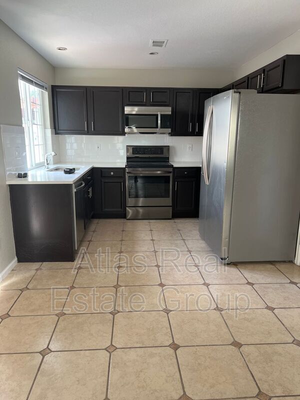 Building Photo - 5563 Ensenada St