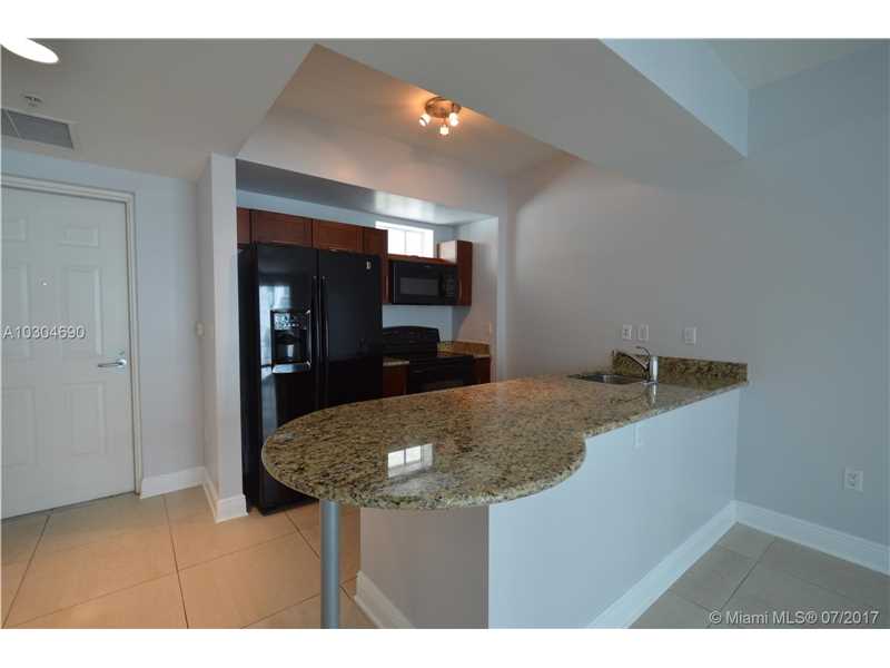 Foto principal - 7290 SW 90th St