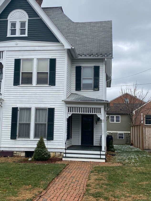 312 Amherst Front - 312 Amherst St