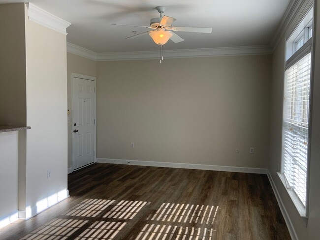 Building Photo - 2 BR Brookeside At Irving Park Condo, Conv...