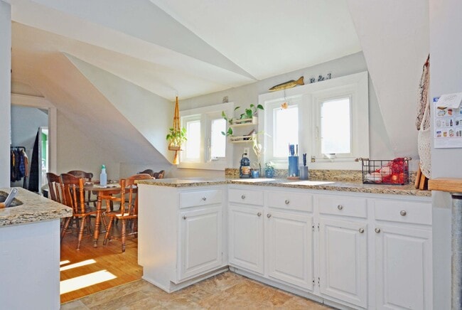 Building Photo - 1920 1st Ave S