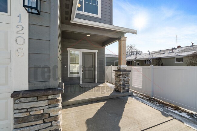 Building Photo - 1314 N Tschirley St
