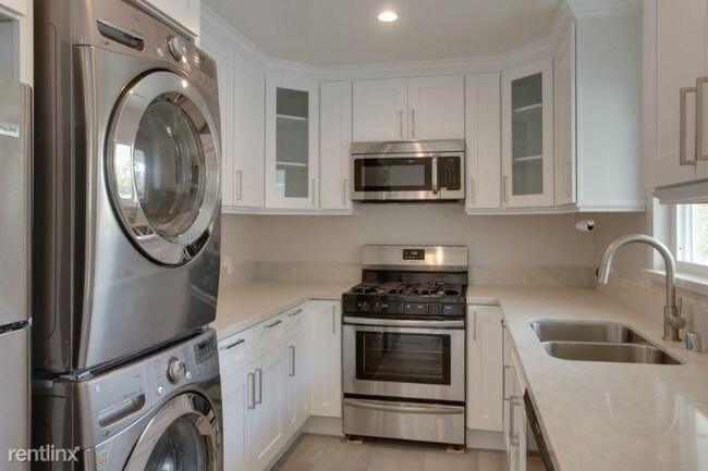 Building Photo - 2 br, 2 bath Apartment - 1051 S Sherbourne Dr