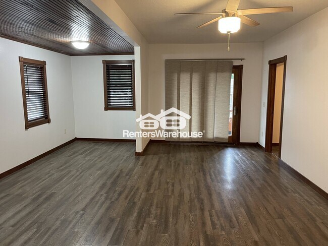 Foto del edificio - 318 Keller Ave N
