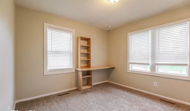 Foto del edificio - 7939 N Campbell St