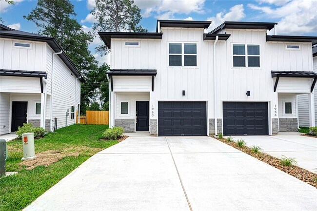 Foto del edificio - 1956 Longmire Villas Court