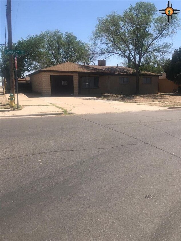 Primary Photo - 2214 N Breckon Dr