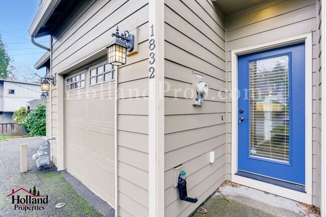 Building Photo - Stylish 3-Bedroom Portland Home with Fireplace, Garage & Modern Conveniences