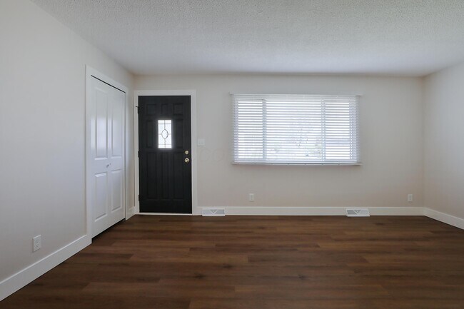 Building Photo - 607 Havelock Ct