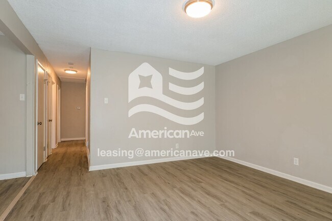 Foto del edificio - 7564 Blanding Dr