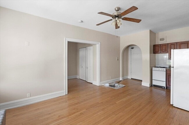 Foto del edificio - 1145 W Morse Ave