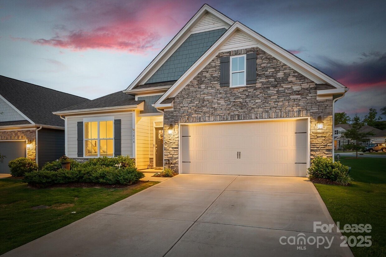 Foto principal - 5058 Antebellum Dr