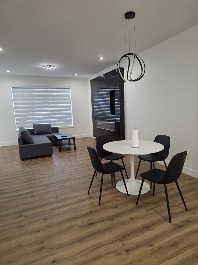 Photo du bâtiment - 9234 85 Street NW