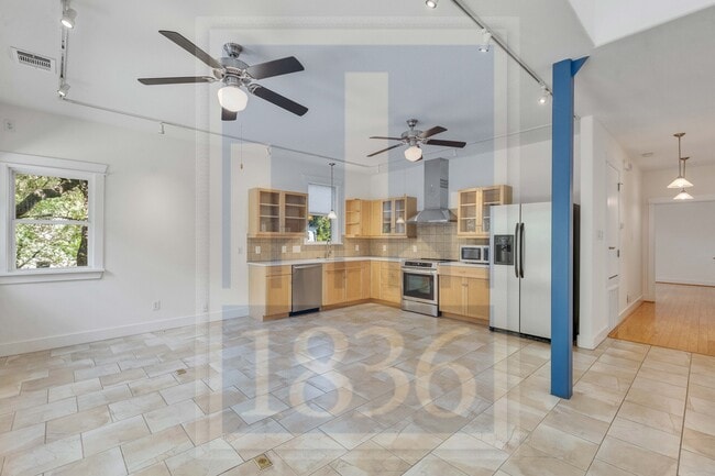 Building Photo - 404 W Monroe St