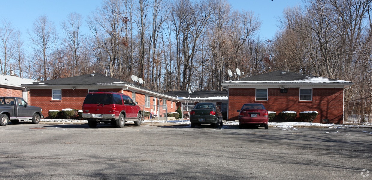 765 Riverside Dr, Greenwood, IN 46142 Apartments in Greenwood, IN