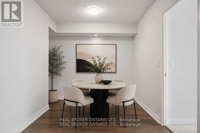 Photo du bâtiment - 205 Sherway Gardens Rd