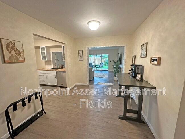 Foto del edificio - 6351 Park St