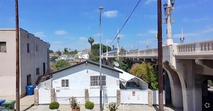 Building Photo - 401 S Lorena St