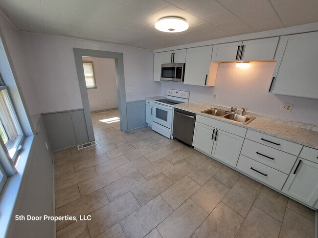 Kitchen - 716 E Main St