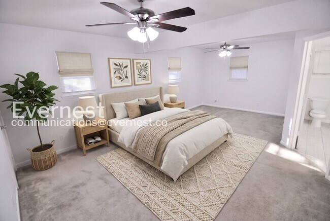 Foto del edificio - 3 Bed, 2 Bath Home with Fenced Yard & Garage / Pet-Friendly / Coming Soon!