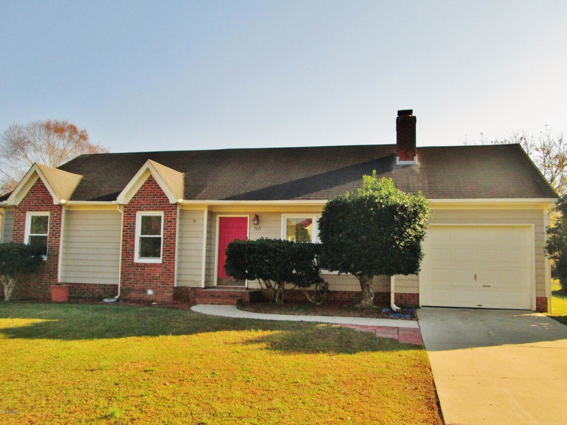 Primary Photo - 703 Mallard Dr
