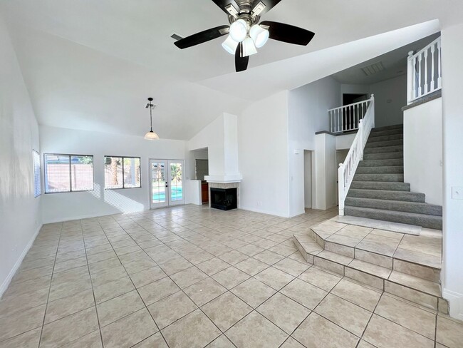 Building Photo - SPACIOUS 3BD/2.5BA HOME IN HENDERSON! W/ L...