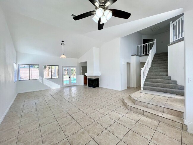 Foto del edificio - SPACIOUS 3BD/2.5BA HOME IN HENDERSON! W/ L...
