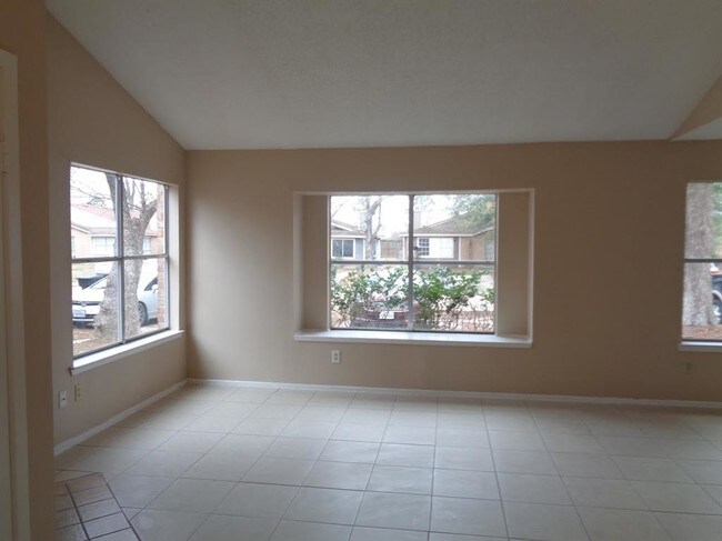 Foto del edificio - 5518 Farley Dr