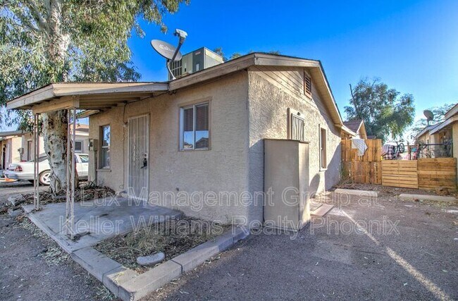 Building Photo - 9316 E Balsam Ave