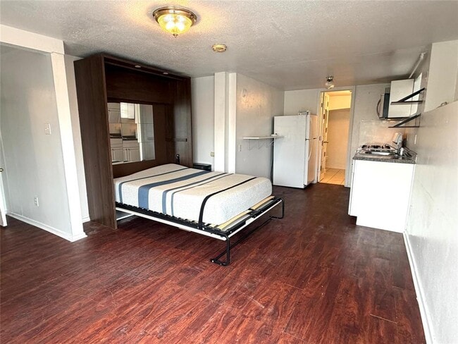 Building Photo - 808 Edgecliff Terrace