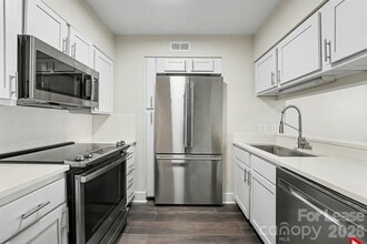 Building Photo - 300 S Cedar St